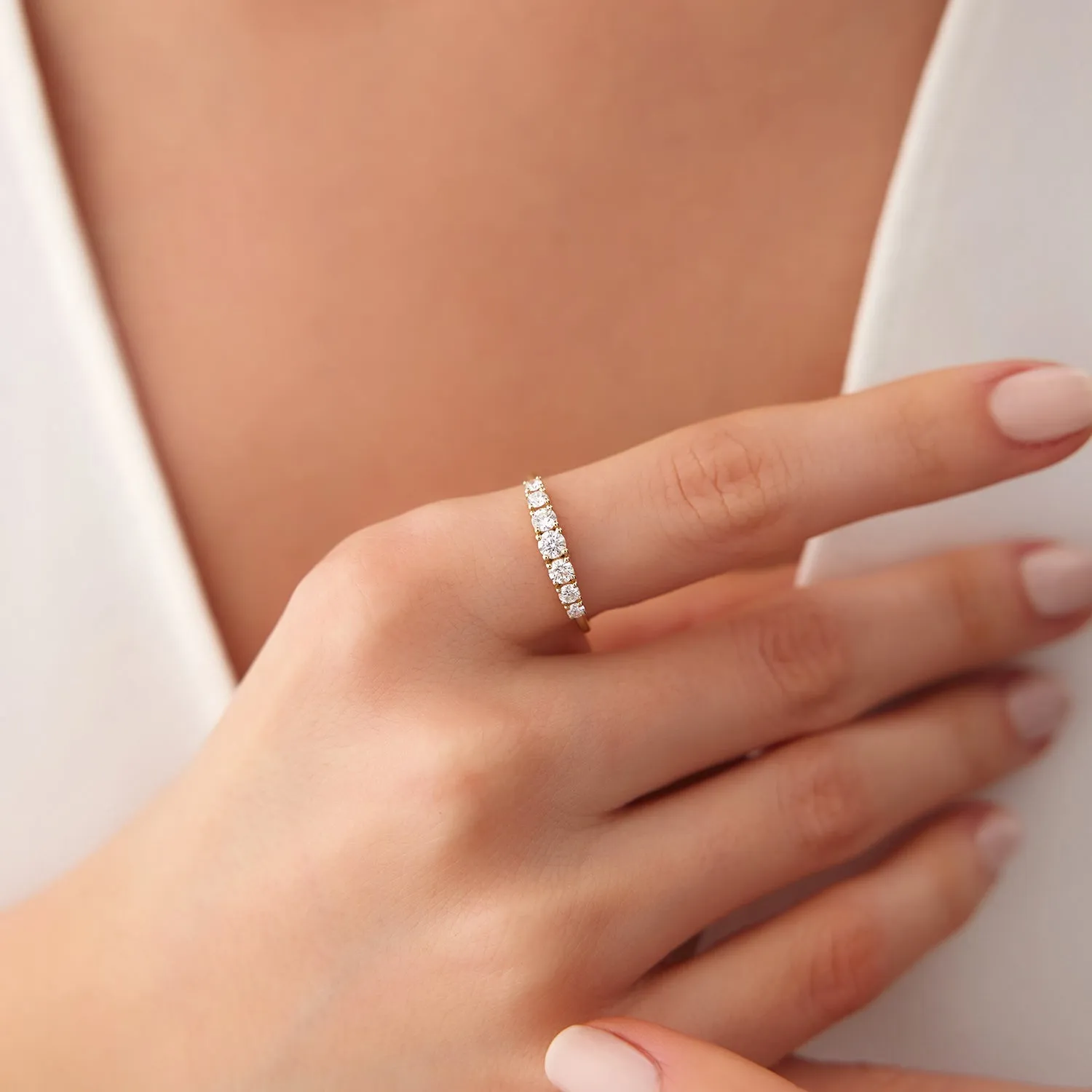 14K Gold 7 Stone Diamond Graduated Wedding Ring