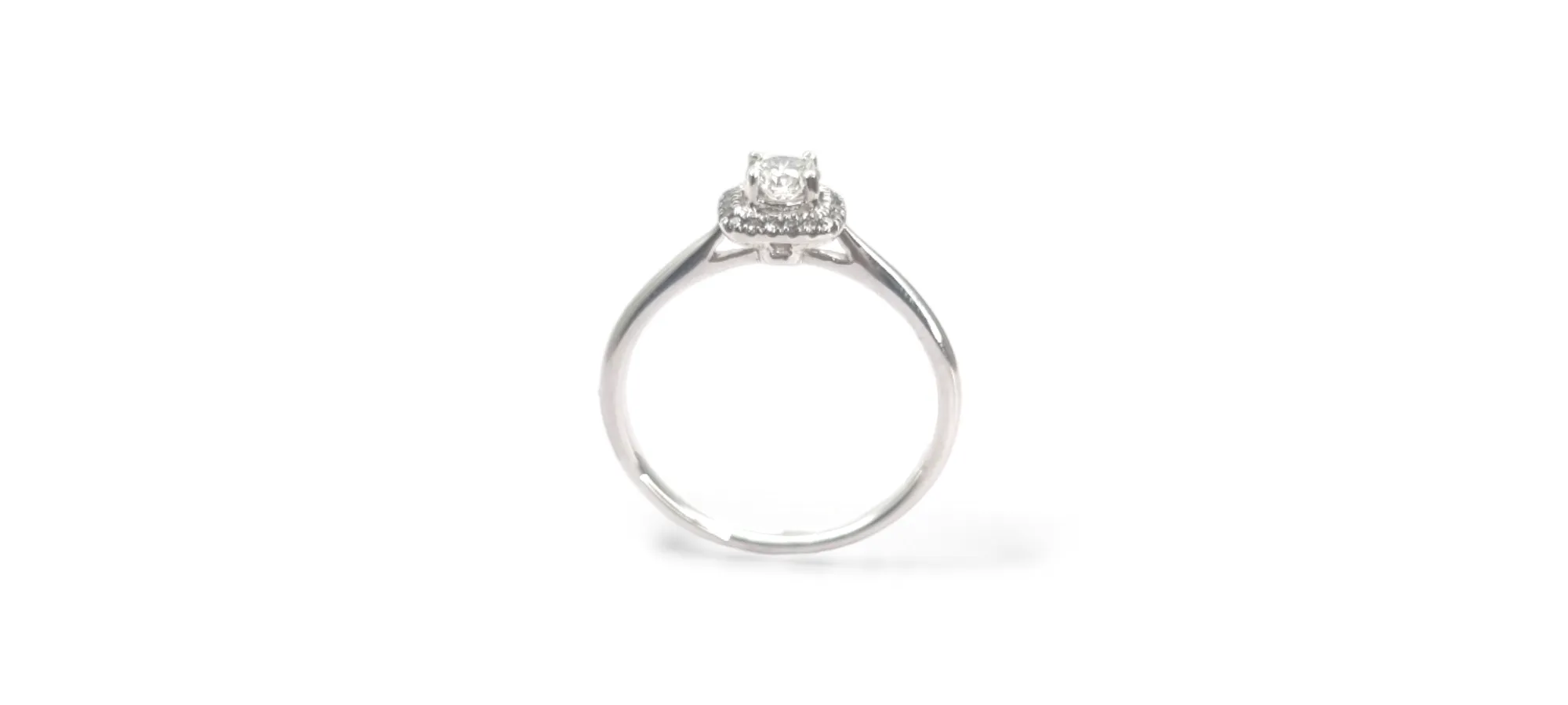 Diamond Ring in 18K White Gold