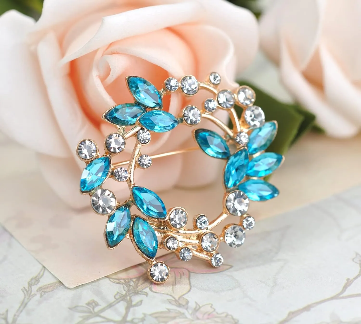 Gyn&Joy Clear Crystal Rhinestone Floral Wreath Pin Brooch BZ005