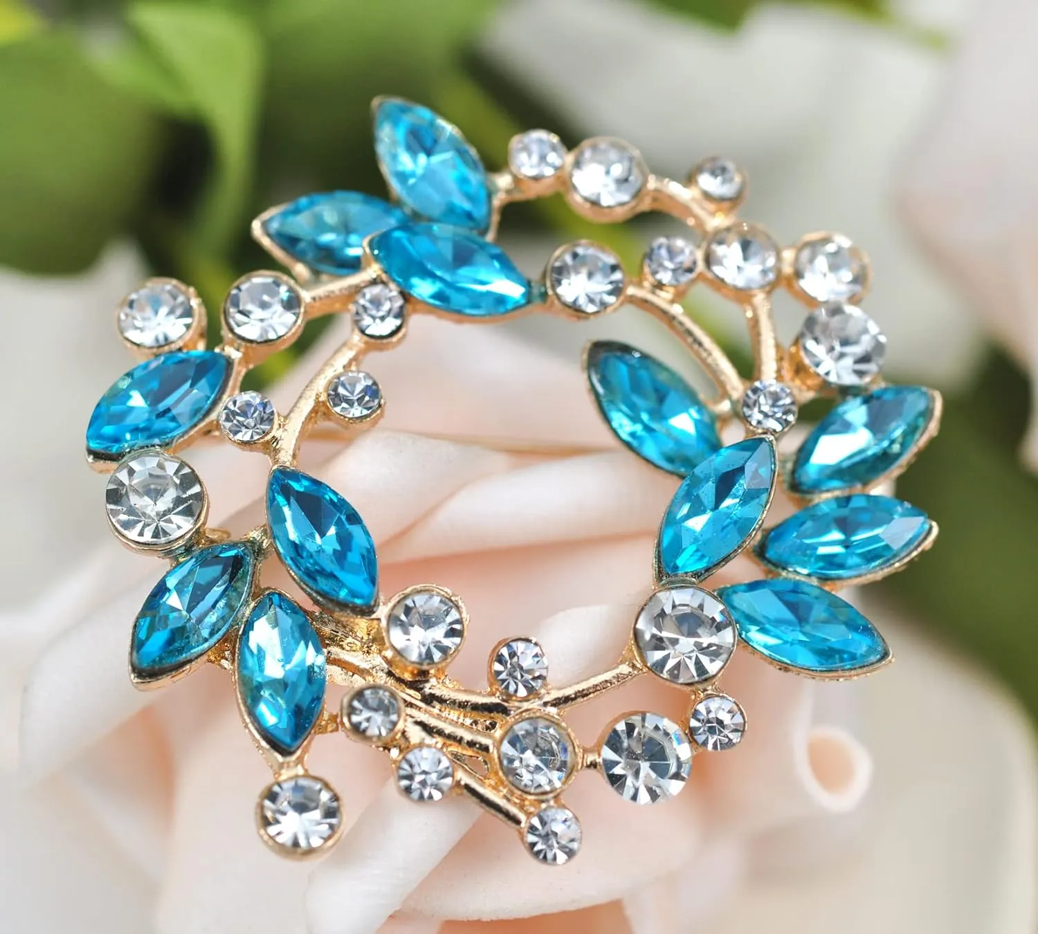 Gyn&Joy Clear Crystal Rhinestone Floral Wreath Pin Brooch BZ005
