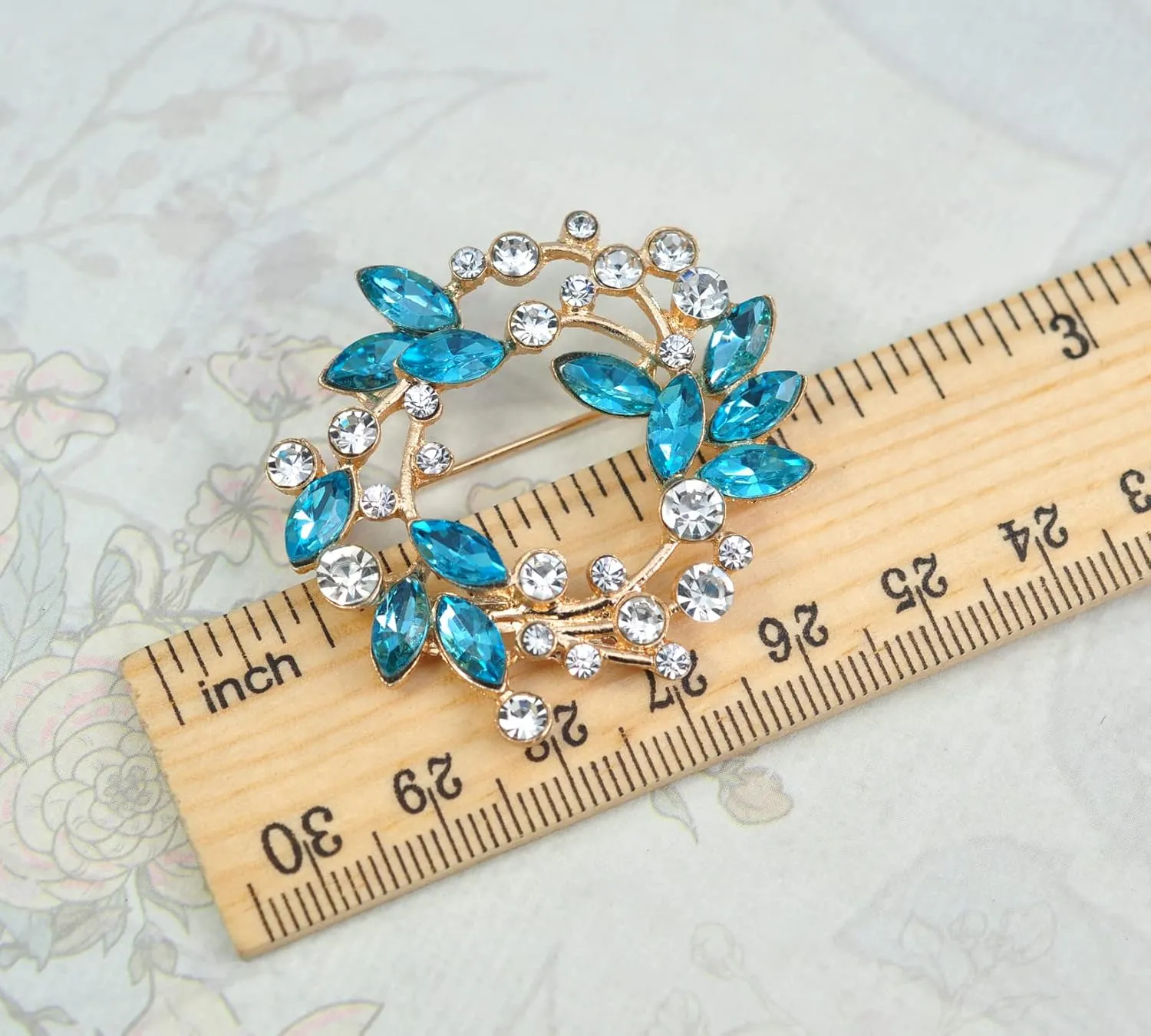 Gyn&Joy Clear Crystal Rhinestone Floral Wreath Pin Brooch BZ005